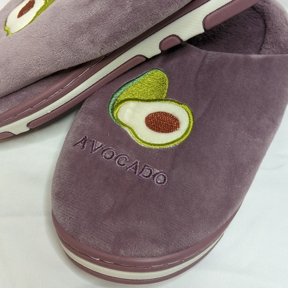 Avocado Slippers 🥑 - Picture 2 of 3